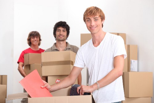 Packing and preparation support for a flat removal in Sydenham